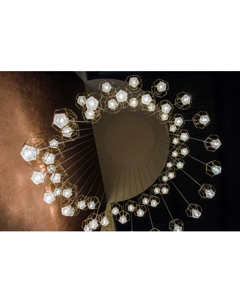 Irregular polygonal openwork lighting