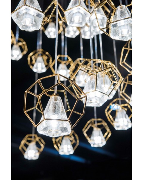 Irregular polygonal openwork lighting