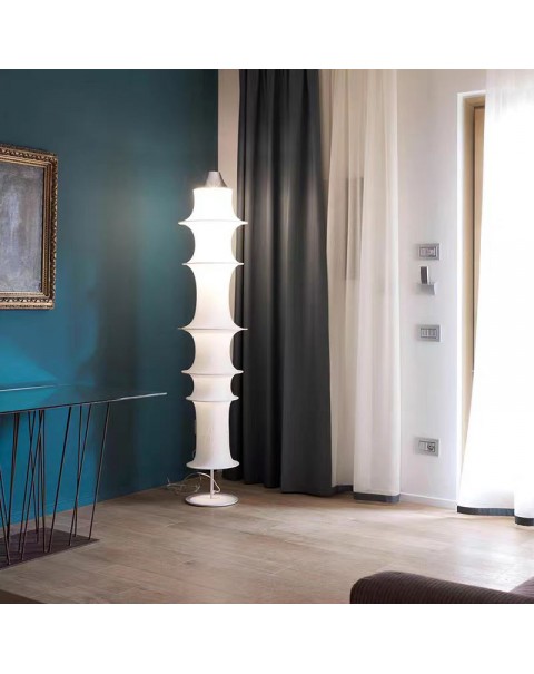 Post-modern light luxury living room floor lamp Scandinavian simple designer creative minimalist style vertical hotel bedroom lamps and lanterns