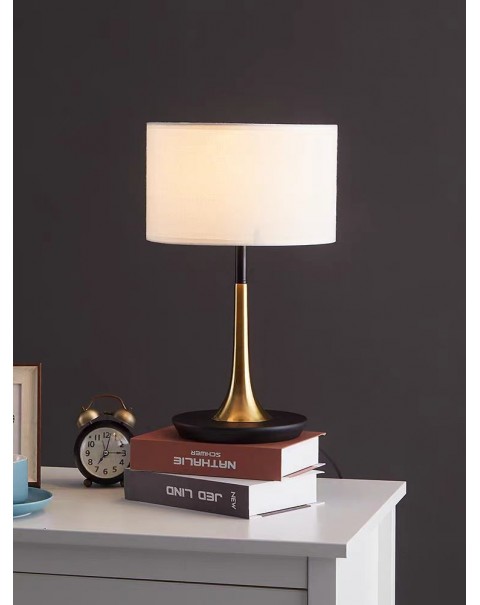 Scandinavian simple modern retro American table lamp bedroom living room study light luxury hotel creative bedside warm lamps and lanterns