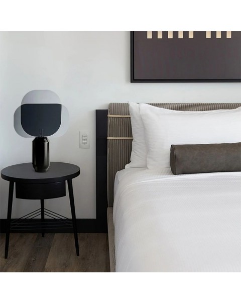 Scandinavian light luxury bedside table lamp hotel model house villa designer lamps and lanterns ins personalized decorative bedroom table lamps
