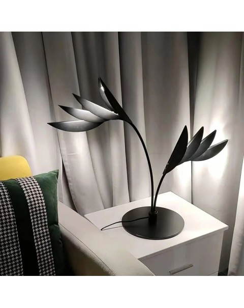 Scandinavian light luxury ornaments decorative table lamp personalized creative simplicity showroom hotel living room bedroom senior sense designer