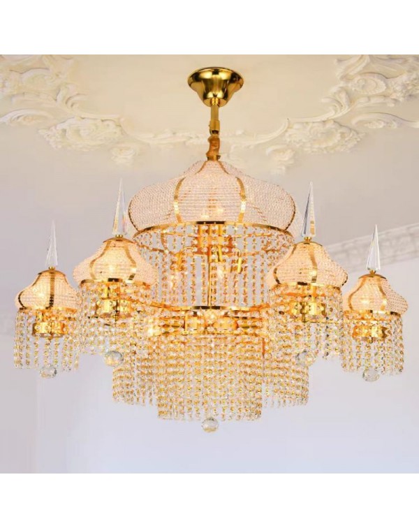 Vintage European villa hotel chandelier banquet ha...